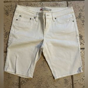 Levi’s Denim Bermuda Shorts size 9 NWOT off white